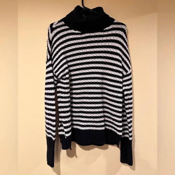 NWOT GAP- black and white stripped turtleneck sweater - Picture 1 of 3